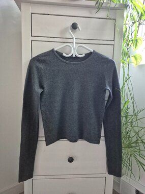 BRANDY MELVILLE SWEATER